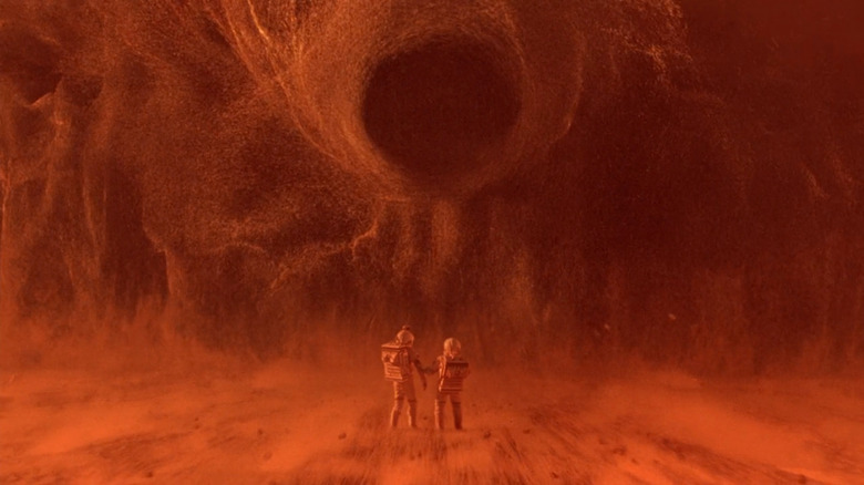 The astronauts encounter a mysterious sandstorm on Mars in Mission to Mars