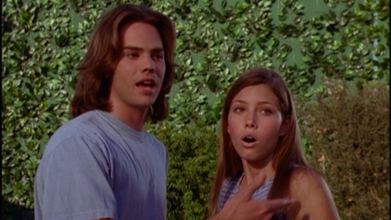 Matt (Barry Watson) and Mary Camden (Jessica Biel) are surprised on 7th Heaven