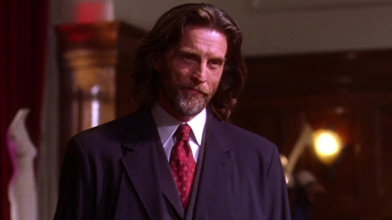 Lionel Luthor (John Glover) wearing a suit and tie in Smallville
