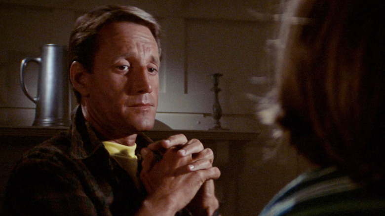 Chief Brody (Roy Schneider) sitting with his son at their dinner table in Jaws