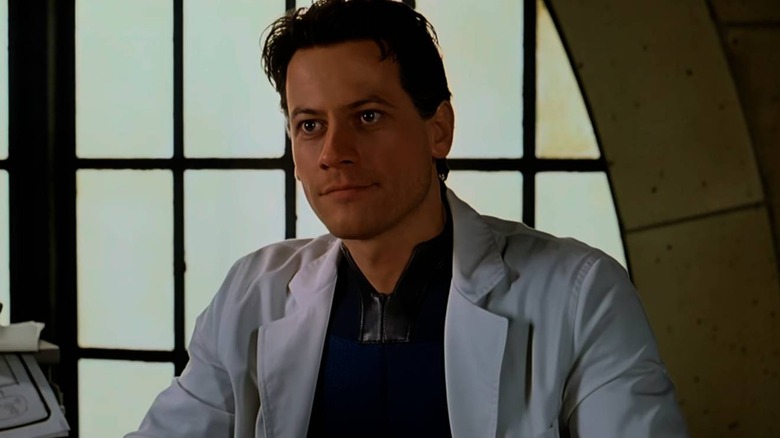 Reed Richards (Ioan Gruffudd) wearing a lab coat in Fantastic Four (2005)