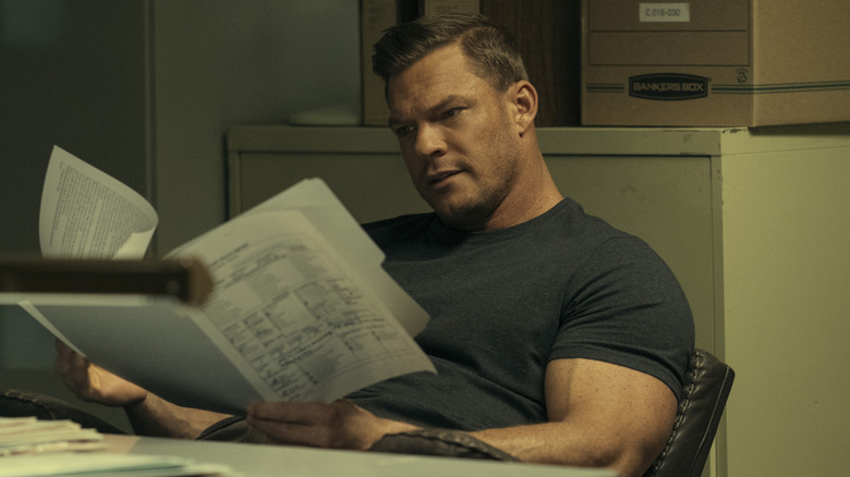 Jack Reacher reading a file
