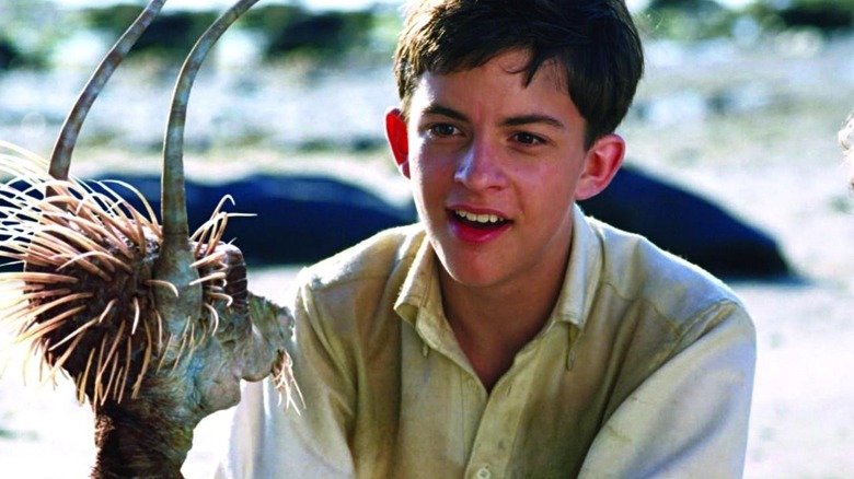 Jonathan Bailey as Cyril meeting the psammead in Five Children and It