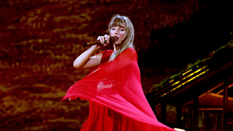 Taylor Swift singing in the folklore set on the Eras Tour