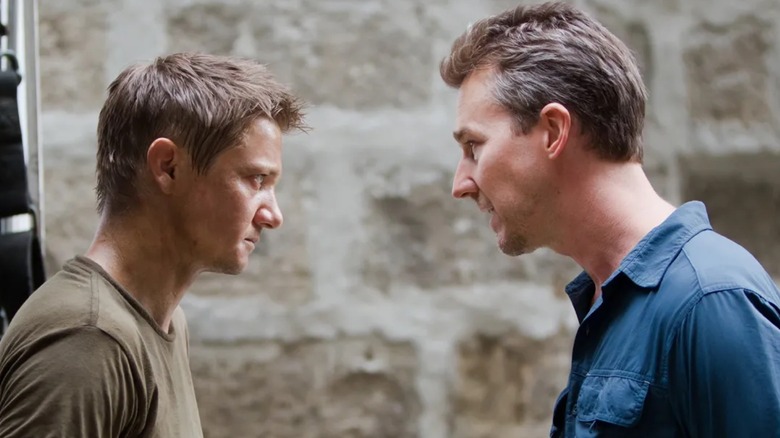Jeremy Renner facing Edward Norton