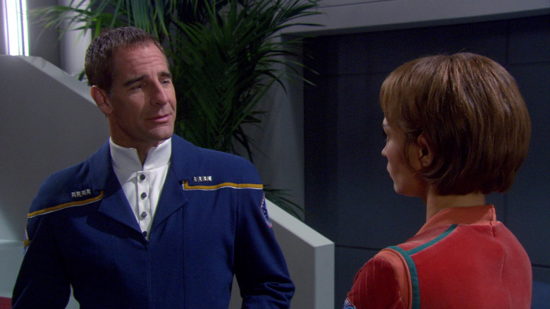 Captain Archer in formal wear talking to T'Pol on Star Trek: Enterprise
