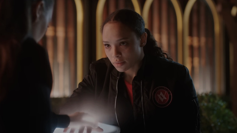 Sisi Stringer's Rose Hathaway places her hand on a table as her friend places her hand on top in Vampire Academy