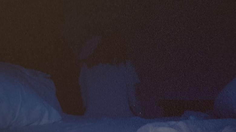 Mom sitting up in bed in Skinamarinnk